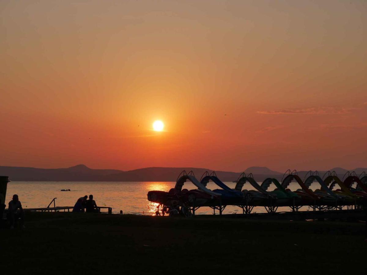 Studio In Balatonlelle 33519 外观 照片