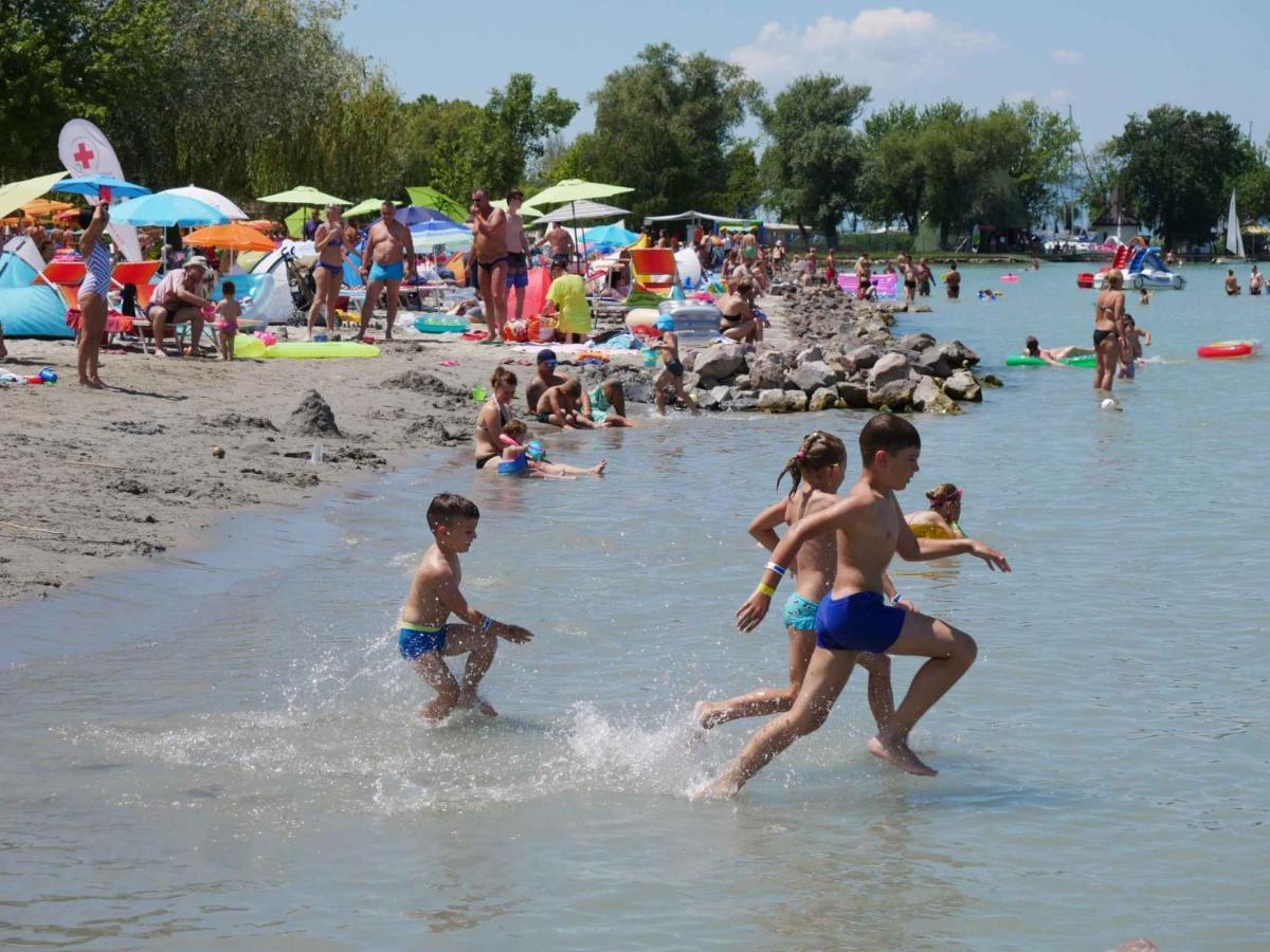 Studio In Balatonlelle 33519 外观 照片