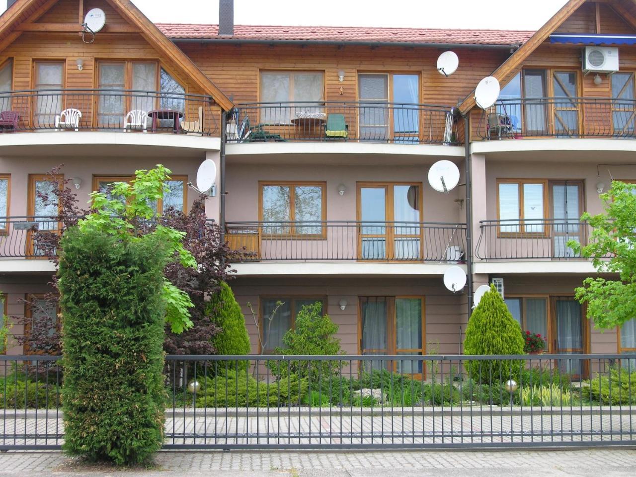 Studio In Balatonlelle 33519 外观 照片